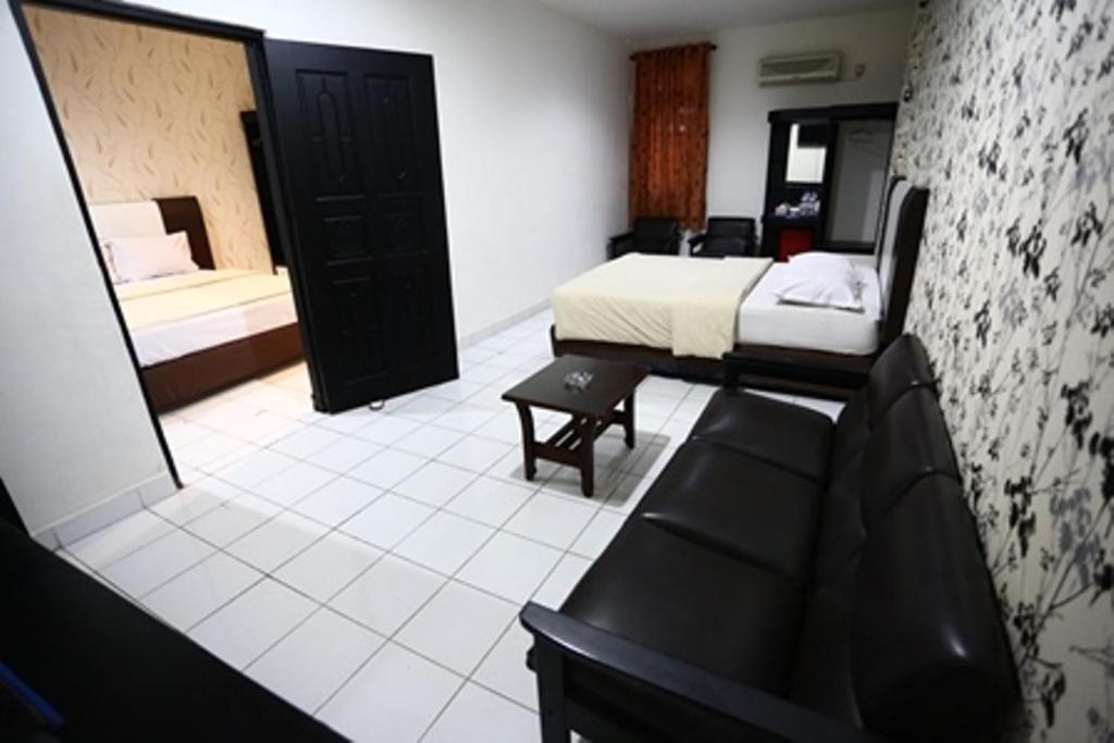 Hotel Mangga Dua Makassar Extérieur photo